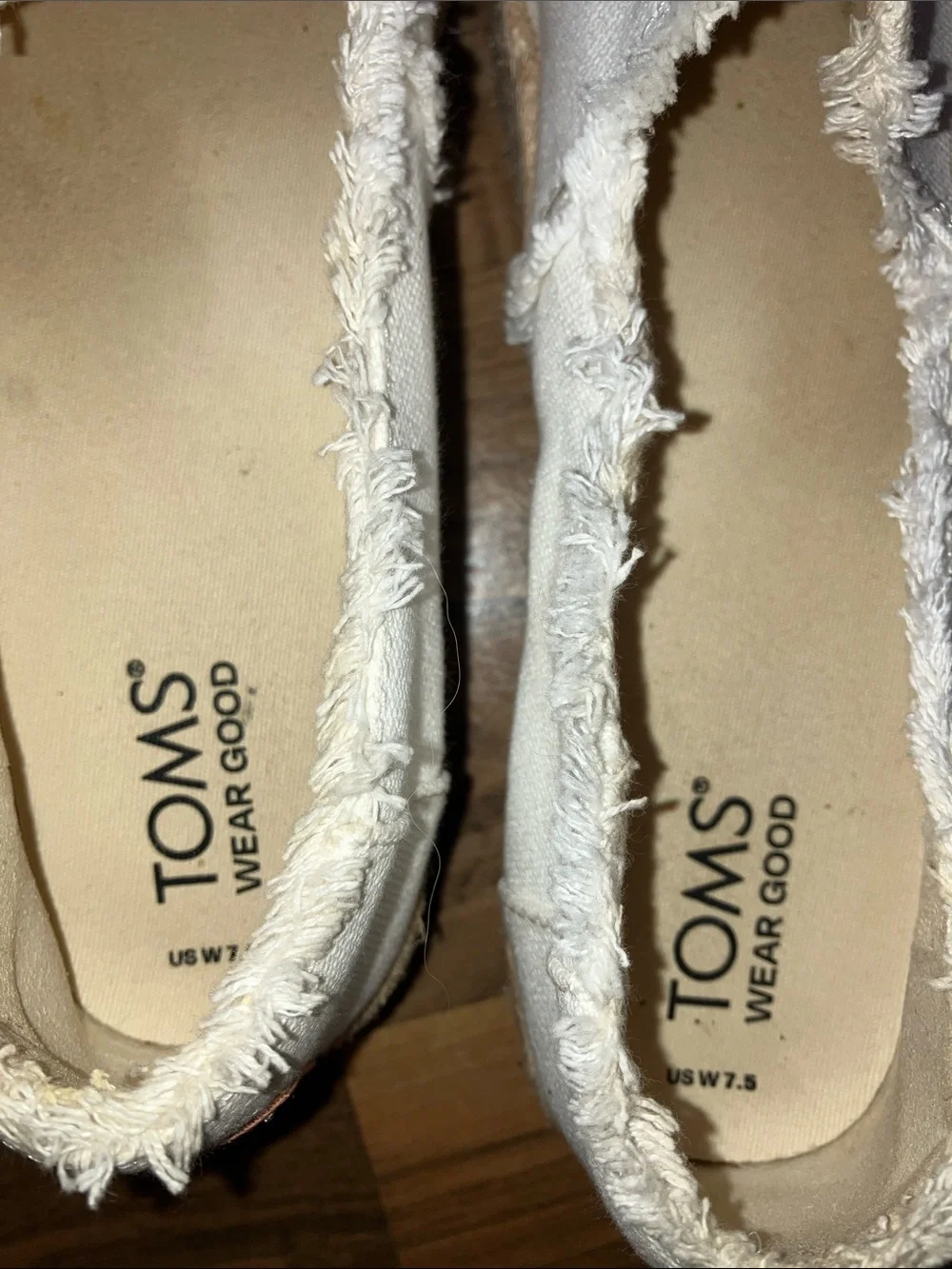 Toms  Women’s off white espadrille slip on shoes Sz  7.5